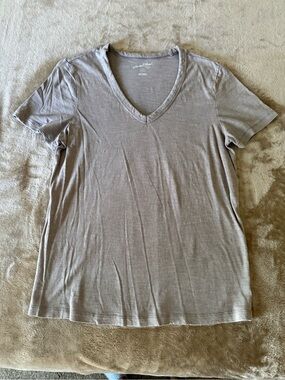 Universal Thread Women's V-Neck Short Sleeve Tee - Taupe
